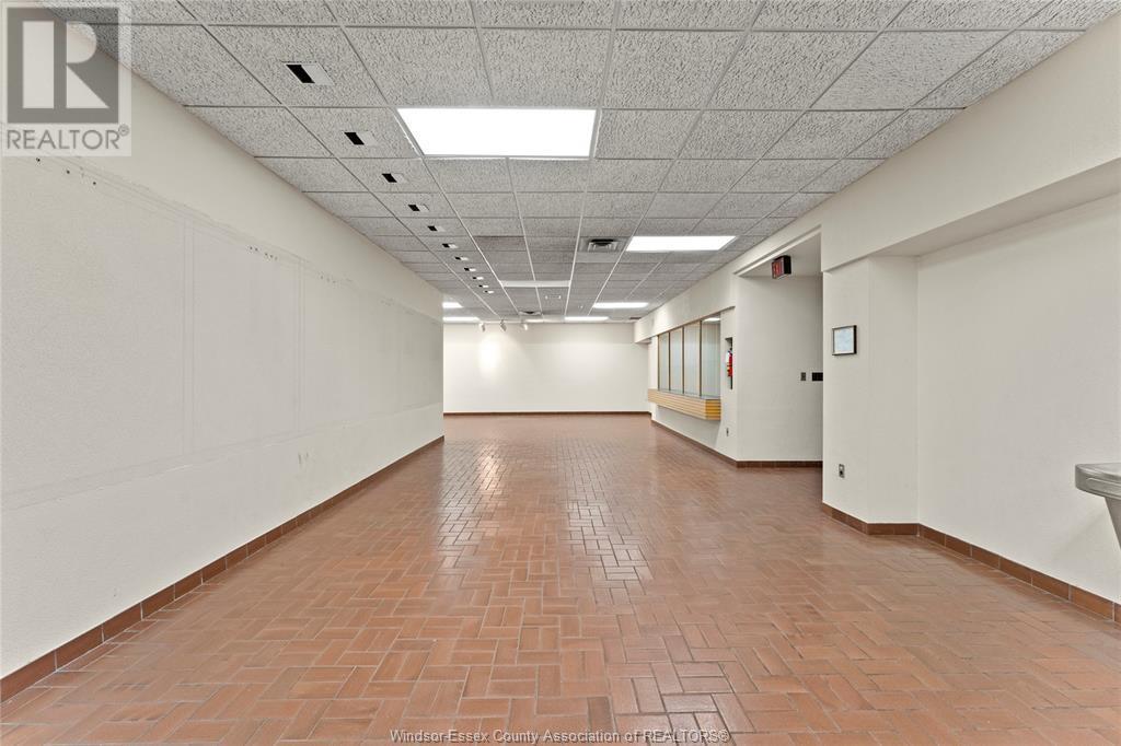 850 Ouellette Avenue, Windsor — photograph 2