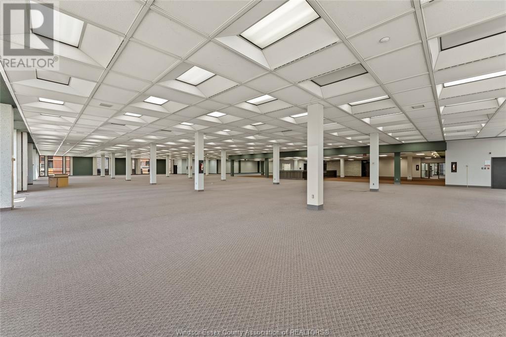 850 Ouellette Avenue, Windsor — photograph 2