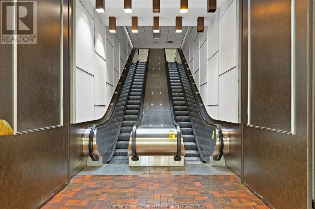 850 Ouellette Avenue #MAIN FLOOR, Windsor — photograph 3