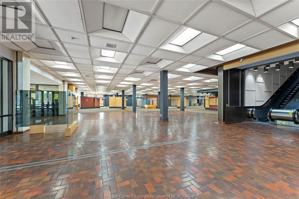 850 Ouellette Avenue #MAIN FLOOR, Windsor — photograph 2