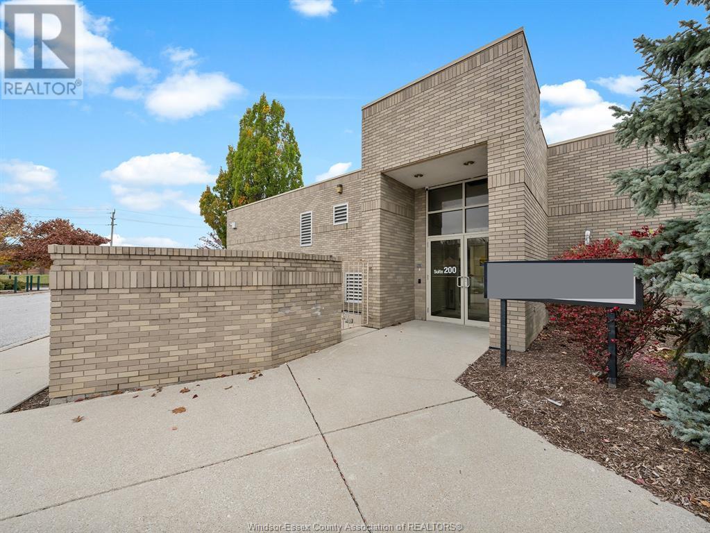 3000 Temple Drive #200-B, Windsor — photograph 2