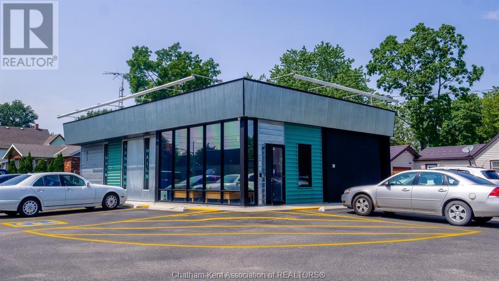 813 Queen Street, Chatham — photograph 3