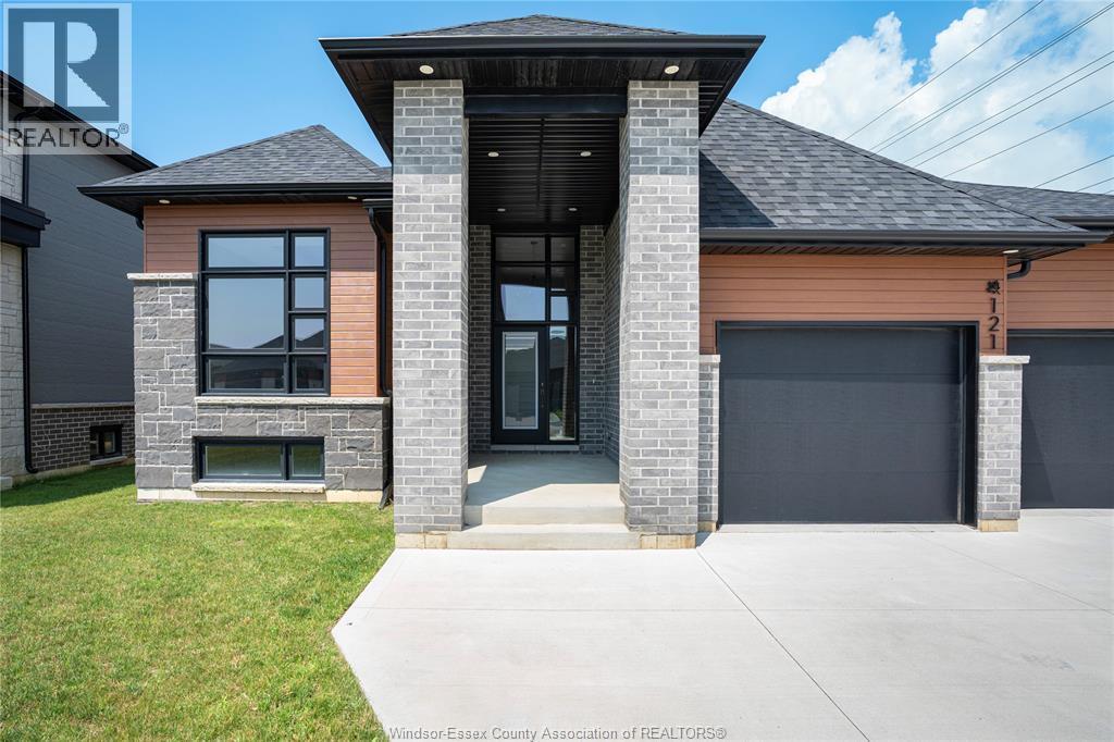 121 Hazel Crescent, Kingsville — photograph 3