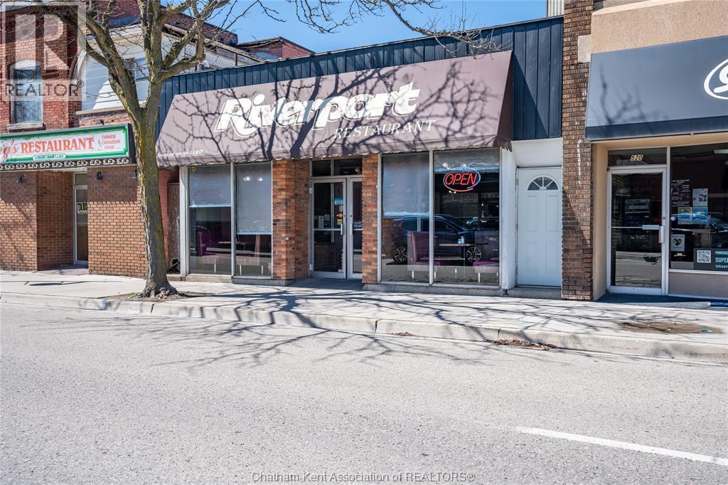 524 James Street, Wallaceburg — photograph 2