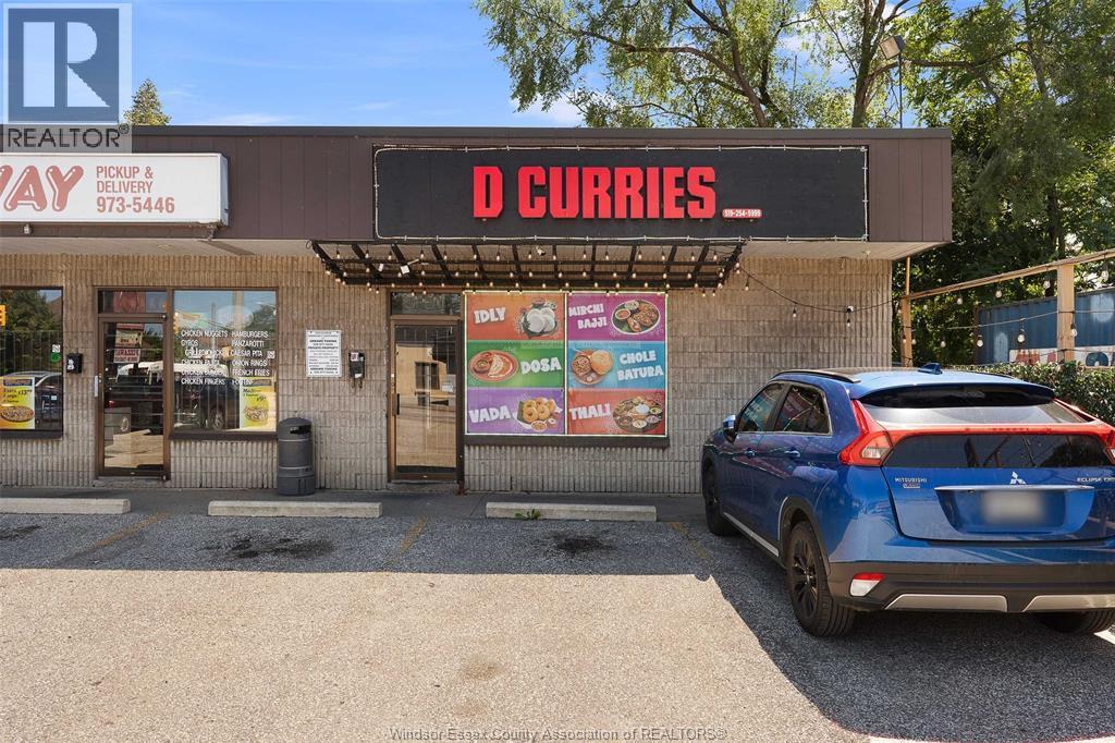 1705 Wyandotte Street, Windsor — photograph 2
