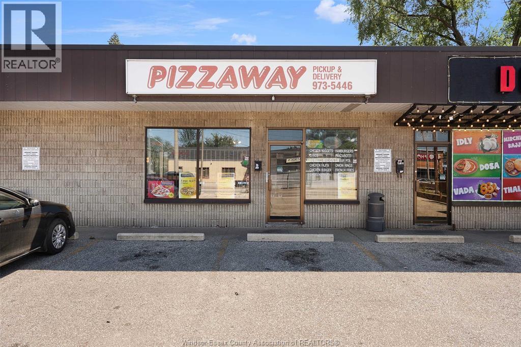 1705 Wyandotte Street, Windsor — photograph 3