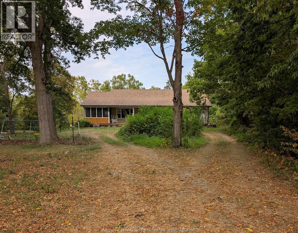 761 East West Road, Pelee Island — photograph 2