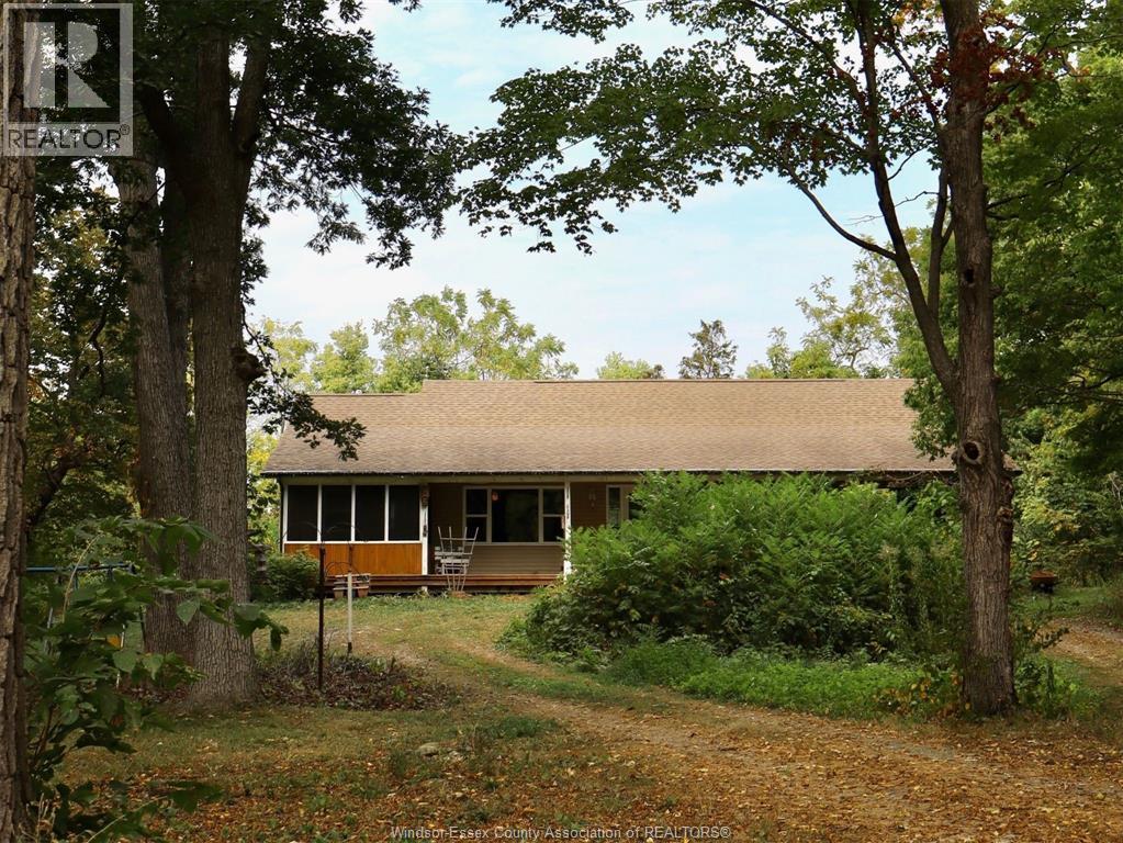 761 East West Road, Pelee Island — primary photograph