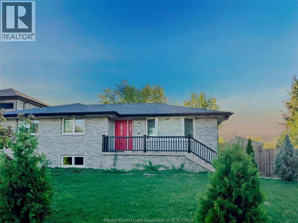 541 Lakeview Avenue, Windsor — primary photograph