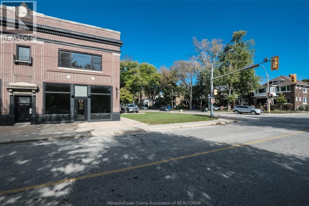 218 Erie Street, Windsor — photograph 2