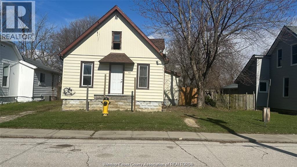 Single Family — 135 Edgar Street, Chatham, Ontario