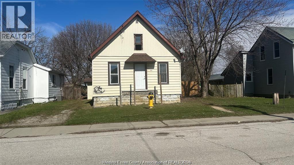 135 Edgar Street, Chatham — photograph 3