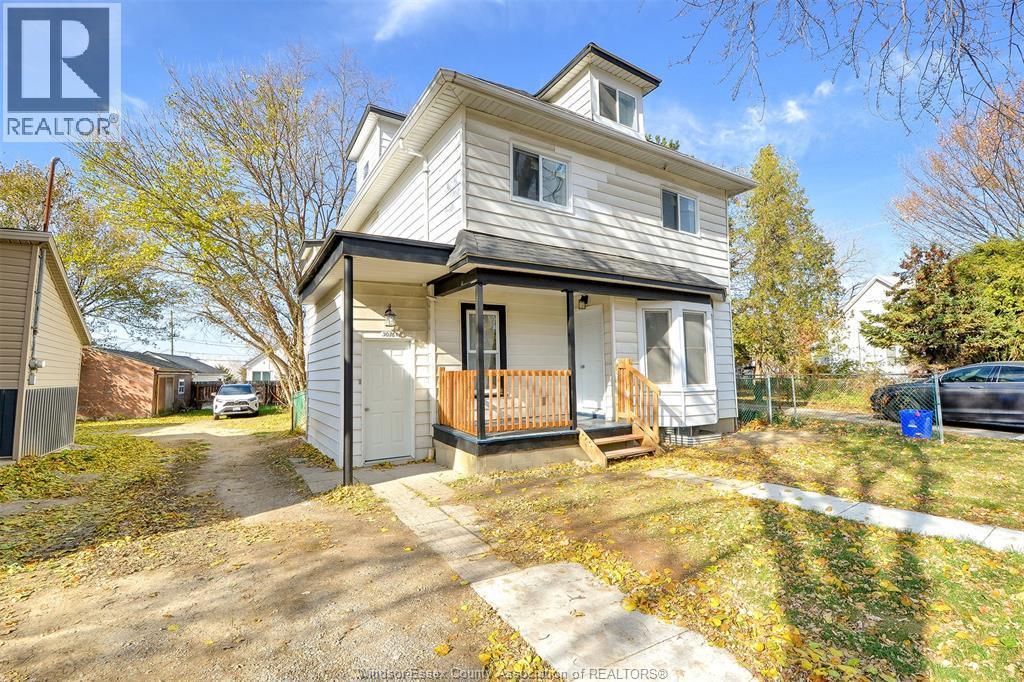 3076 Sandwich, Windsor — photograph 2