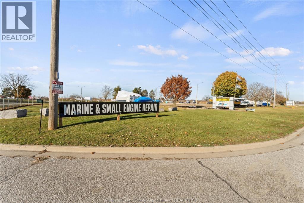 1500 Front Road, Amherstburg — photograph 2