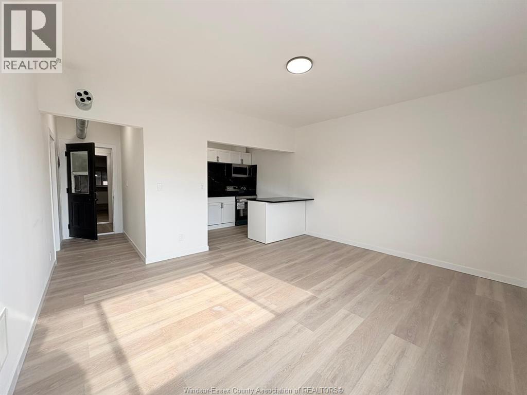 Single Family — 1370 Wyandotte Street, Windsor, Ontario