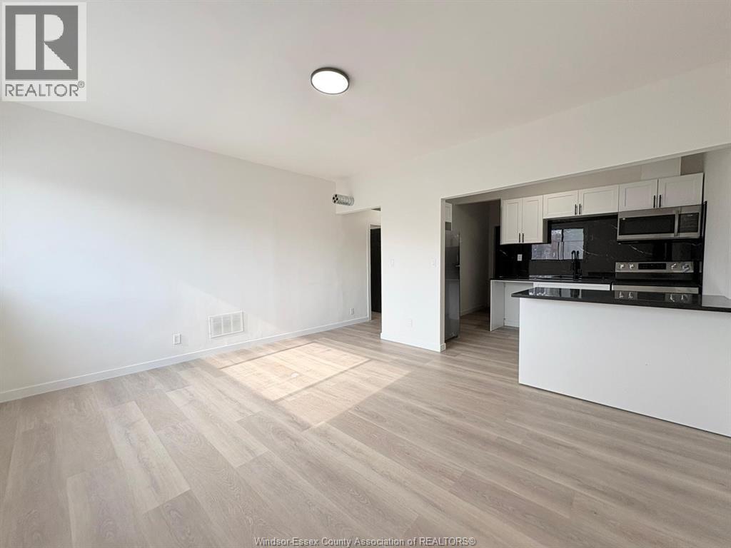 1370 Wyandotte Street #1, Windsor — photograph 2