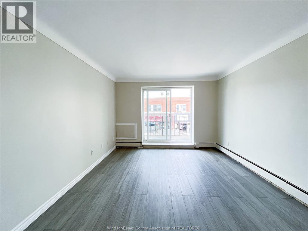 2136 Wyandotte Street #21, Windsor — photograph 3
