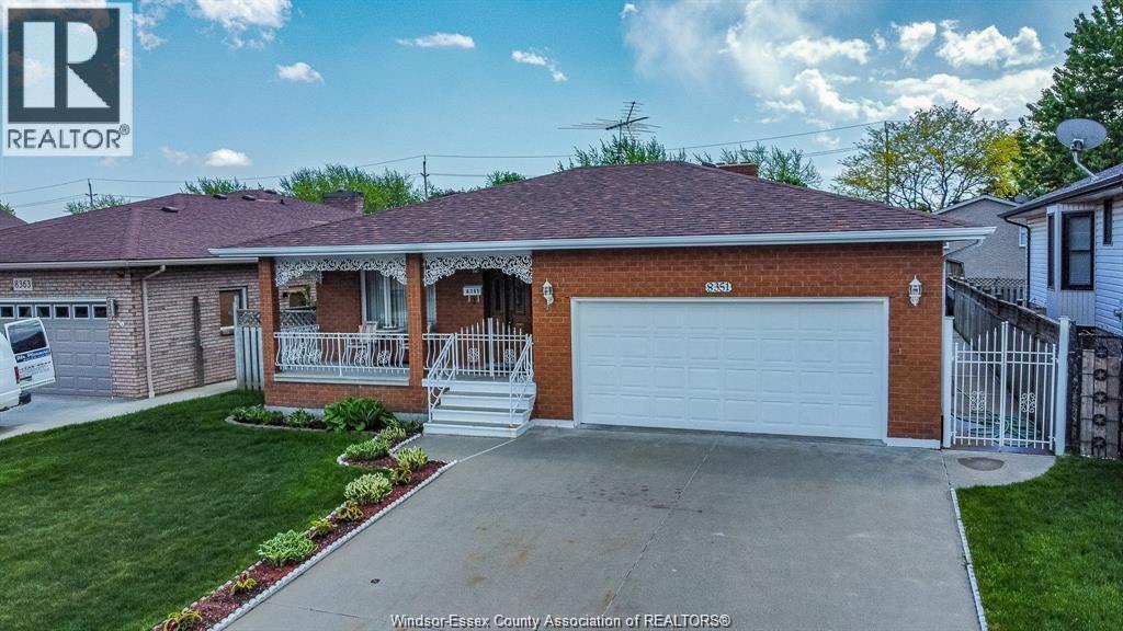 8351 Kingston Crescent, Windsor — primary photograph