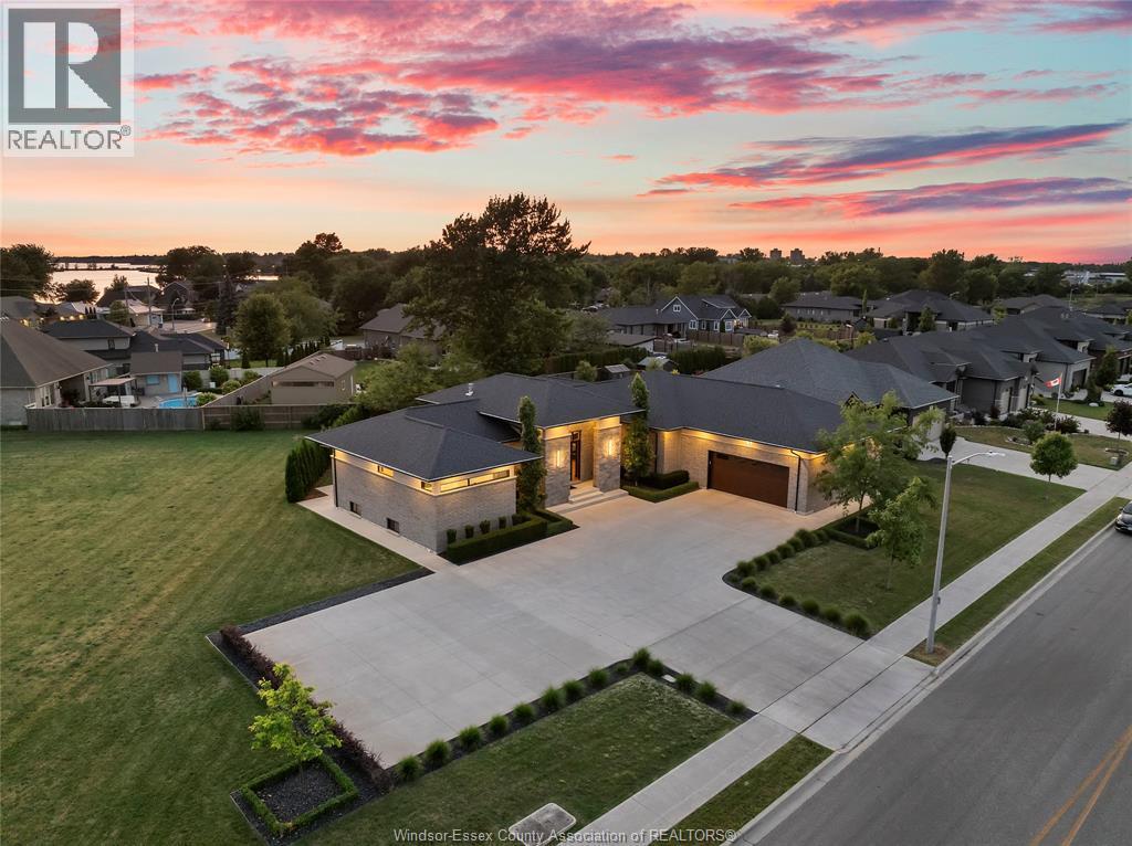 11 Destiny Drive, Leamington — photograph 2