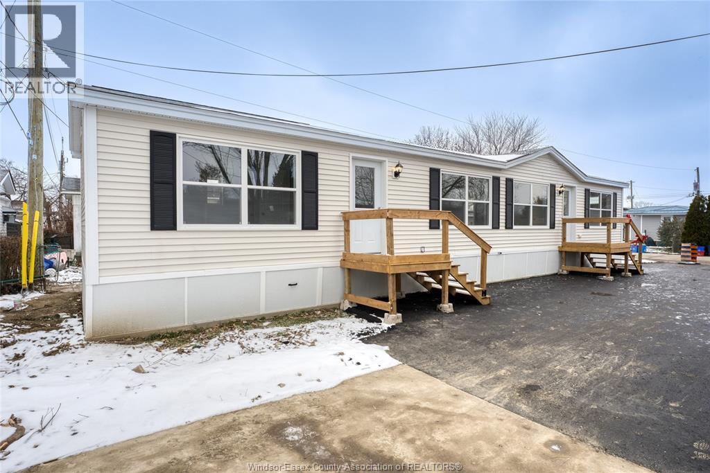 24 Regina, Lakeshore — photograph 2