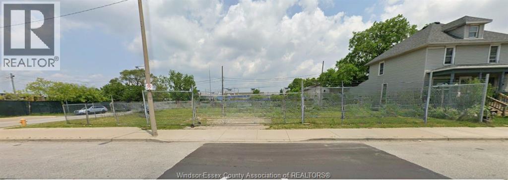 1306 Drouillard Road, Windsor — primary photograph