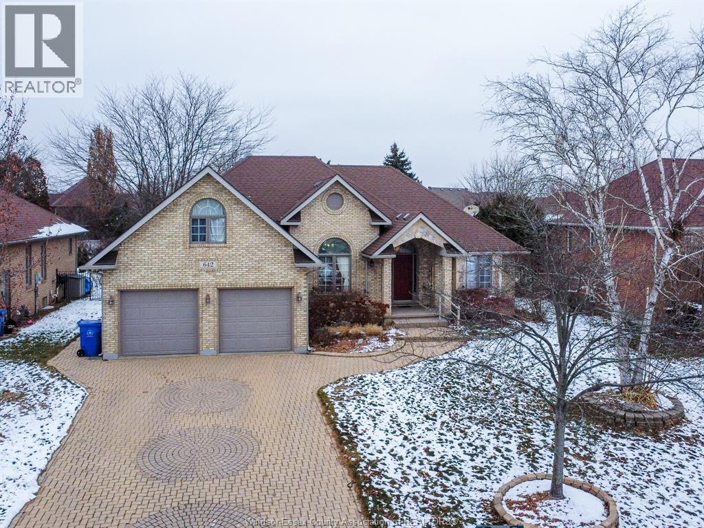 642 Lake Trail Drive, Windsor — photograph 2