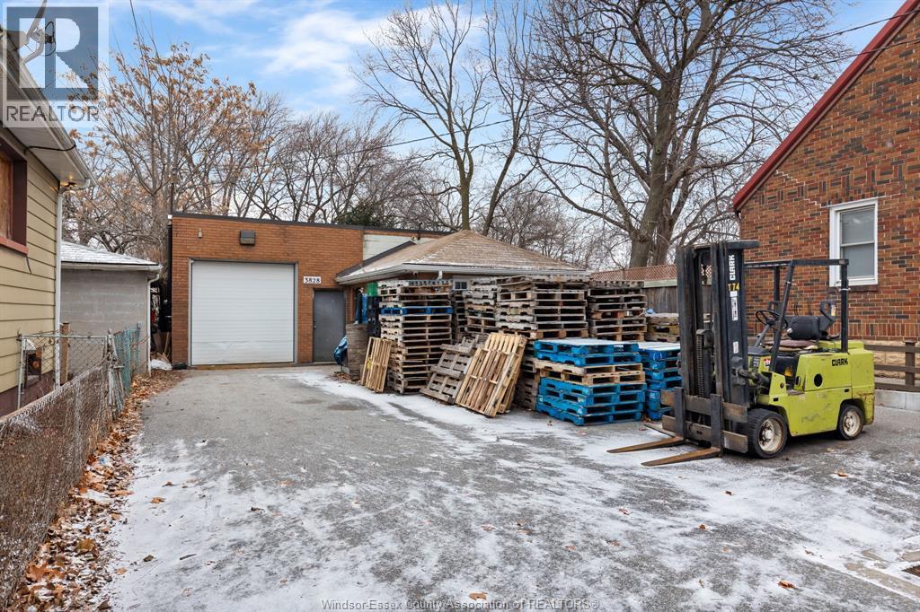3828 Peter, Windsor — primary photograph