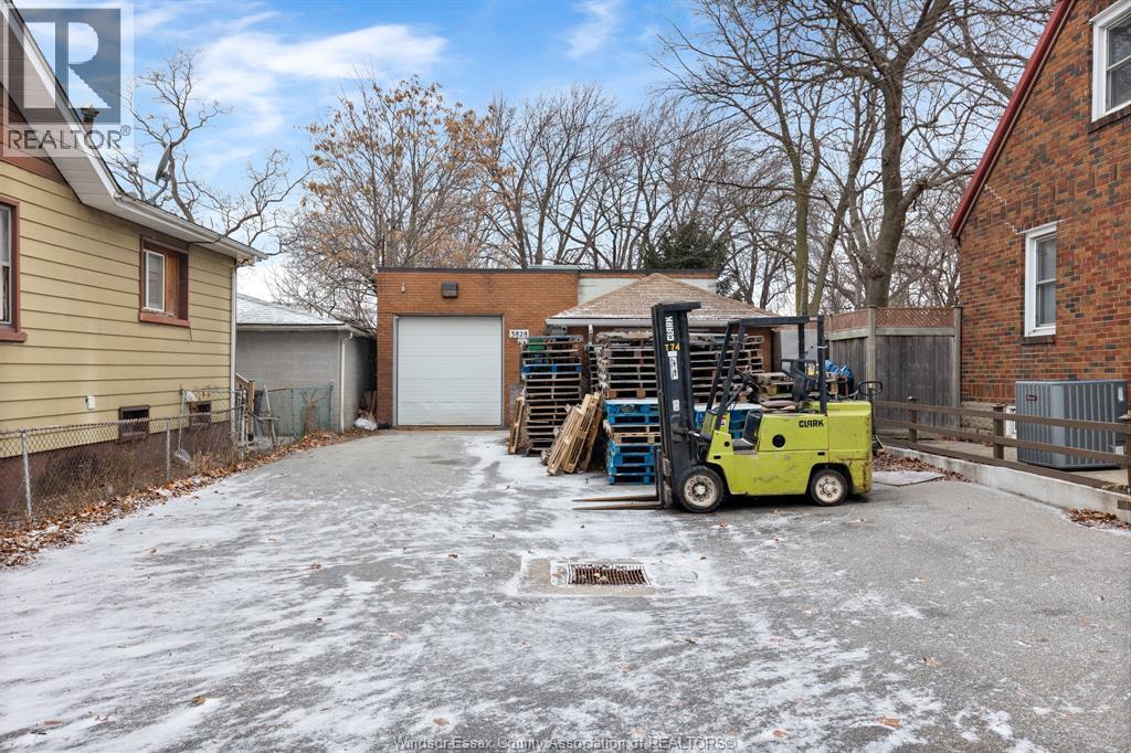 3828 Peter, Windsor — photograph 2