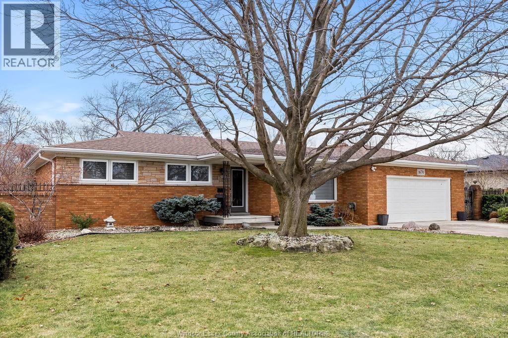 1670 Campbell Avenue, Windsor — photograph 2