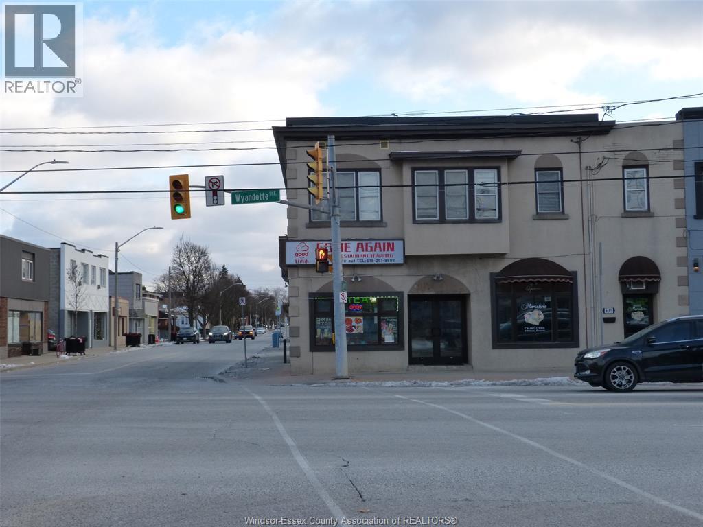 4685-4691 Wyandotte Street, Windsor — photograph 2