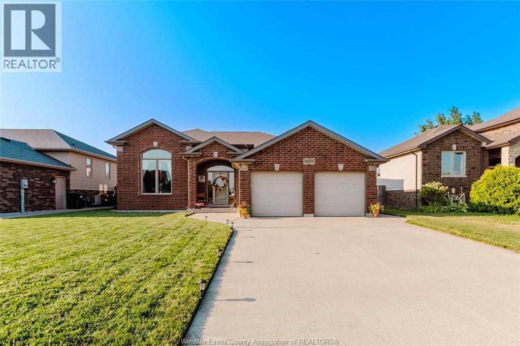 Single Family — 1429 Oakwood Avenue, Lakeshore, Ontario