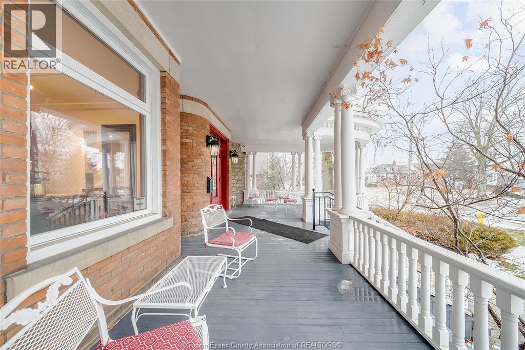 259 Wellington Street, Chatham — photograph 3