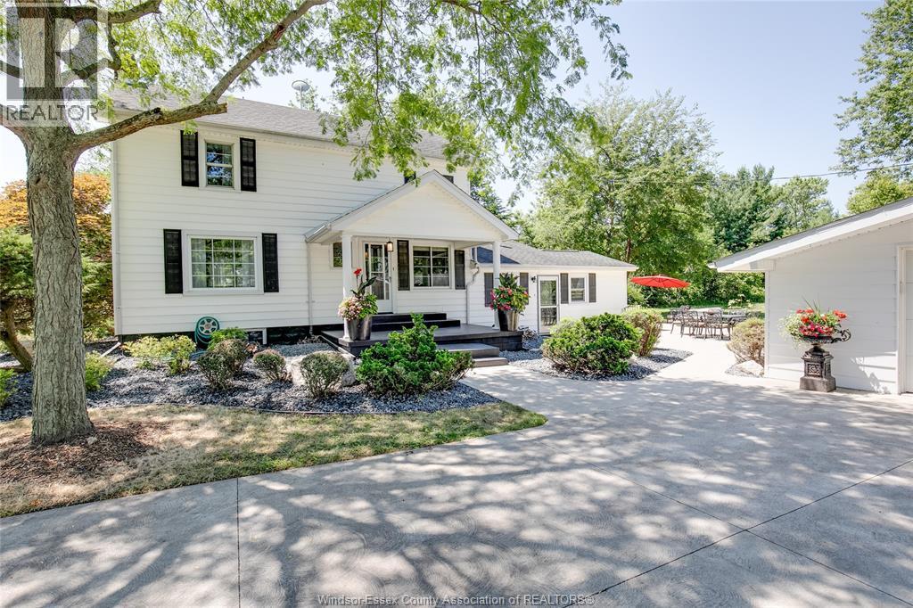6239 Holden Road, Tecumseh — photograph 2