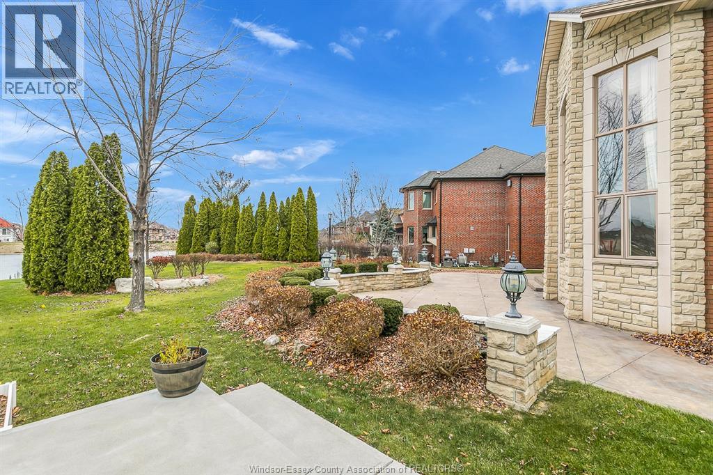 1585 Stoneybrook Crescent, Windsor — photograph 3