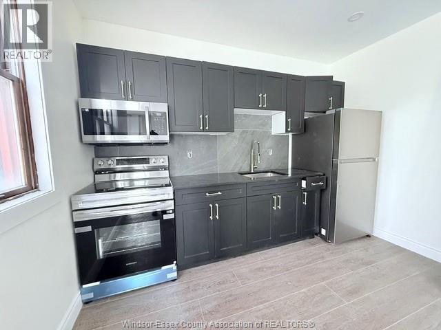 691 Ouellette Avenue #5, Windsor — photograph 2