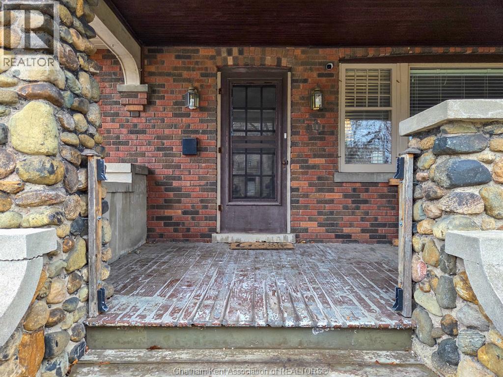 90 Stanley Avenue, Chatham — photograph 3