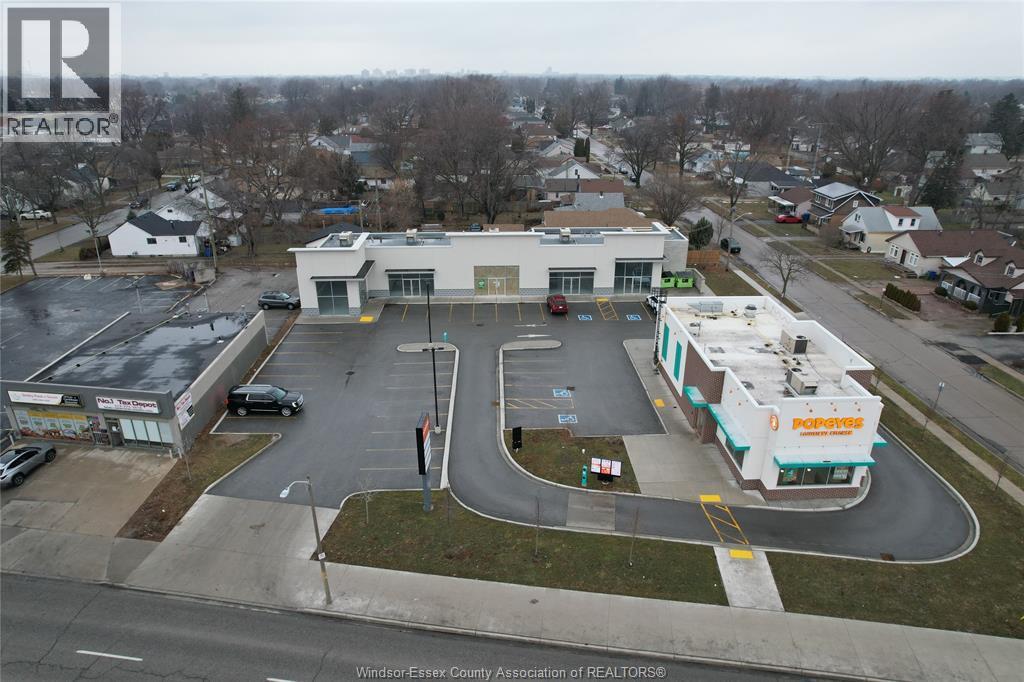 5188 Tecumseh Road, Windsor — photograph 2