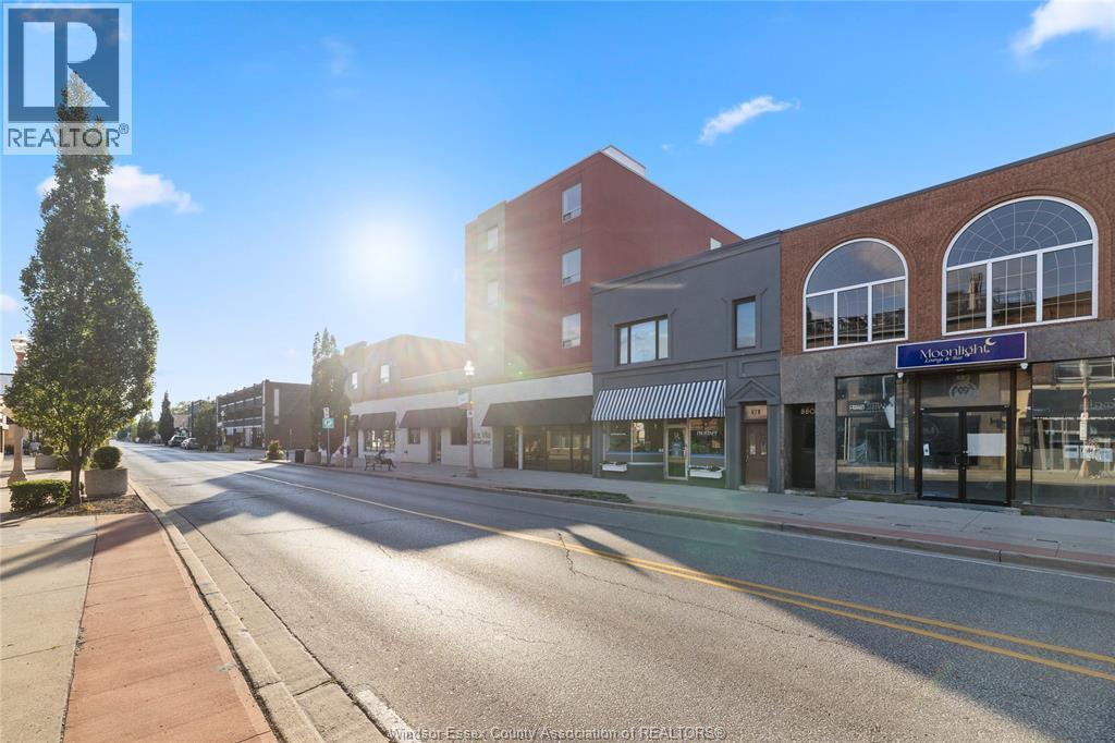 876 Erie Street, Windsor — photograph 2