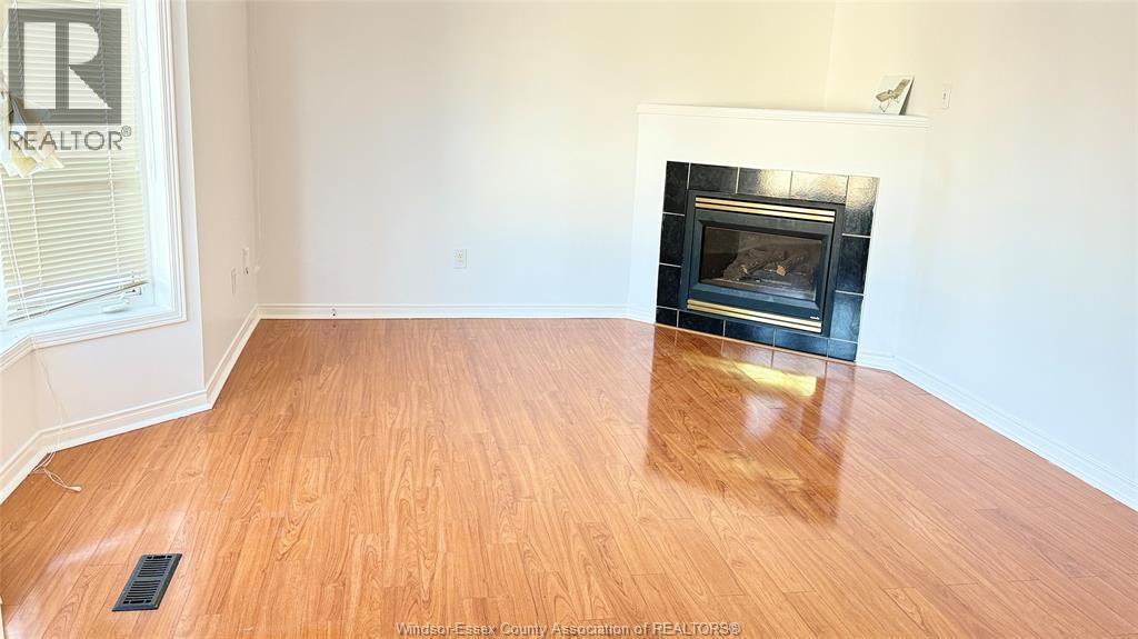 1054 Cora Greenwood, Windsor — photograph 2