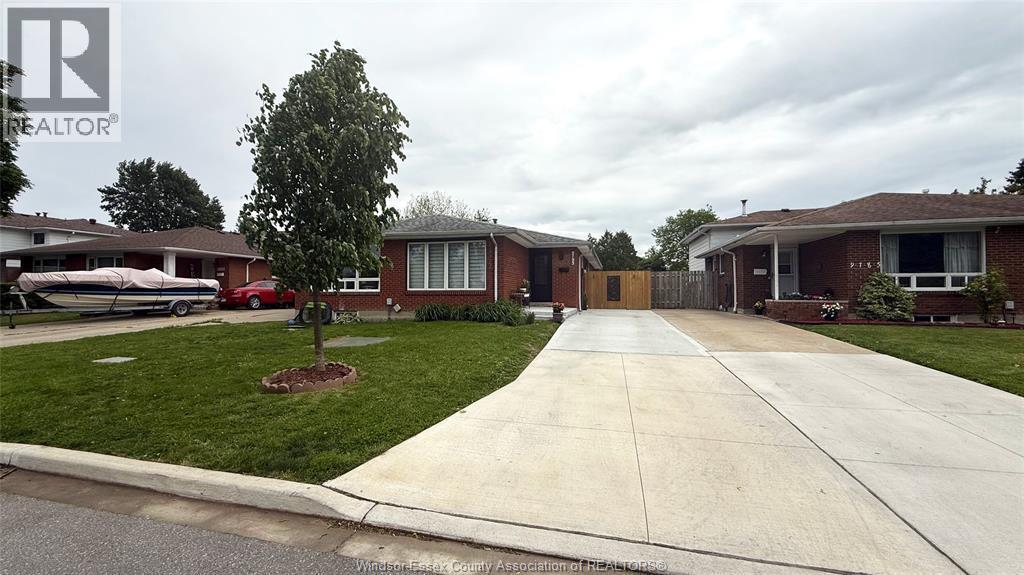 9793 Lynngrove Crescent, Windsor — primary photograph