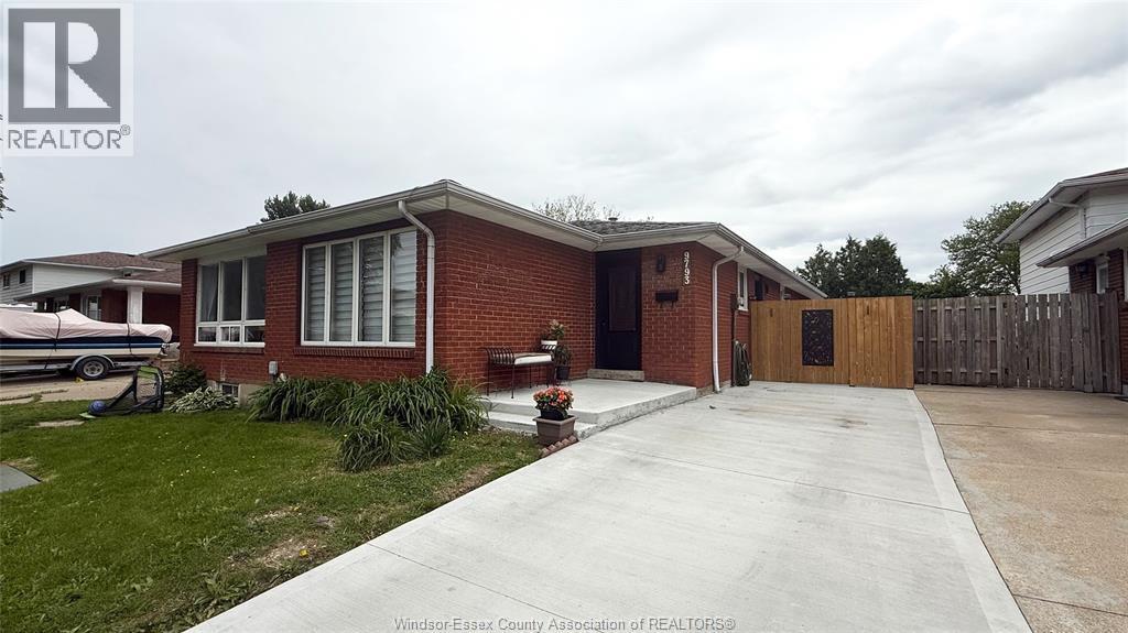 9793 Lynngrove Crescent, Windsor — photograph 2