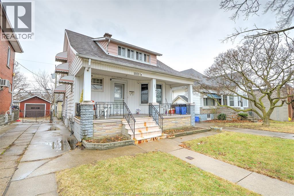 1021 Howard Avenue, Windsor — primary photograph