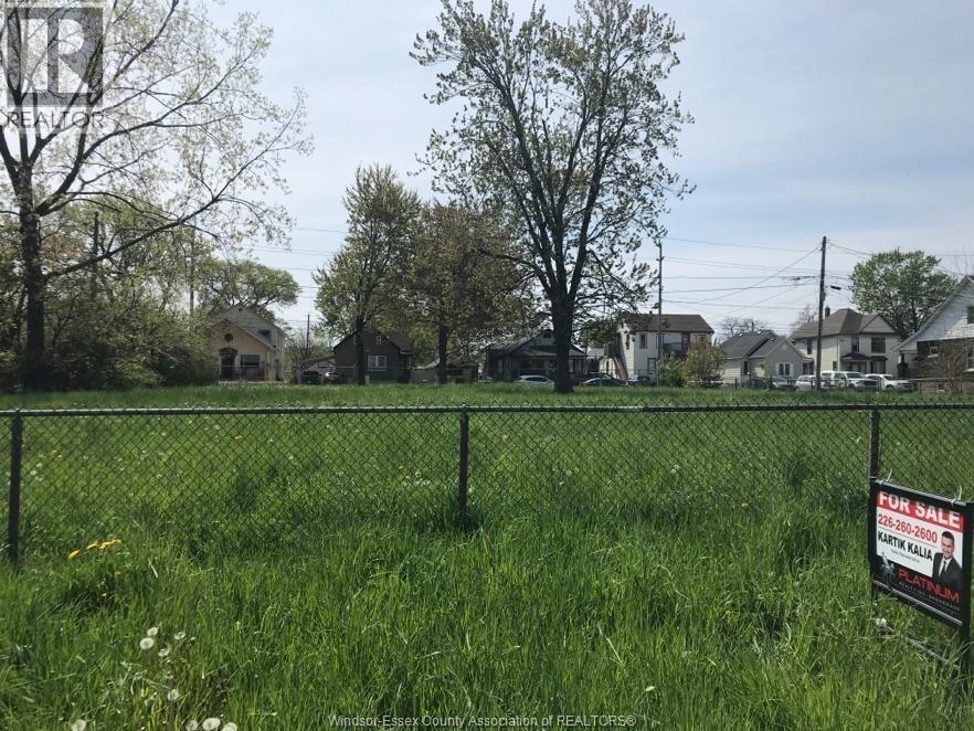 849 Riverside Drive, Windsor — photograph 2