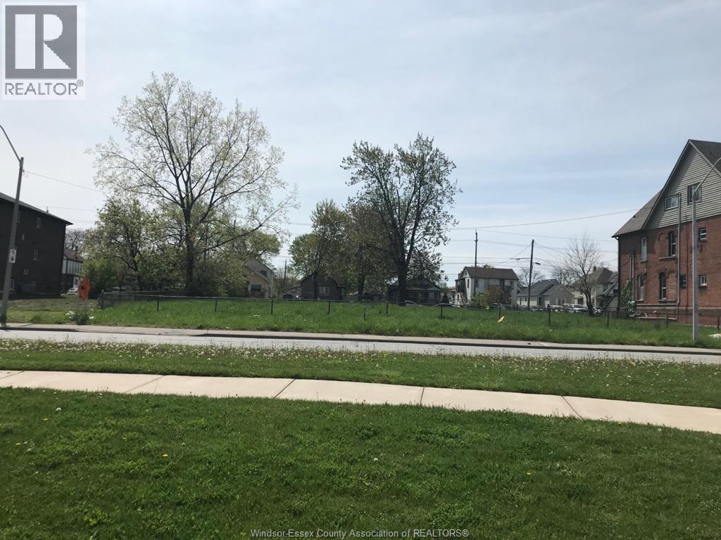 849 Riverside Drive, Windsor — photograph 3