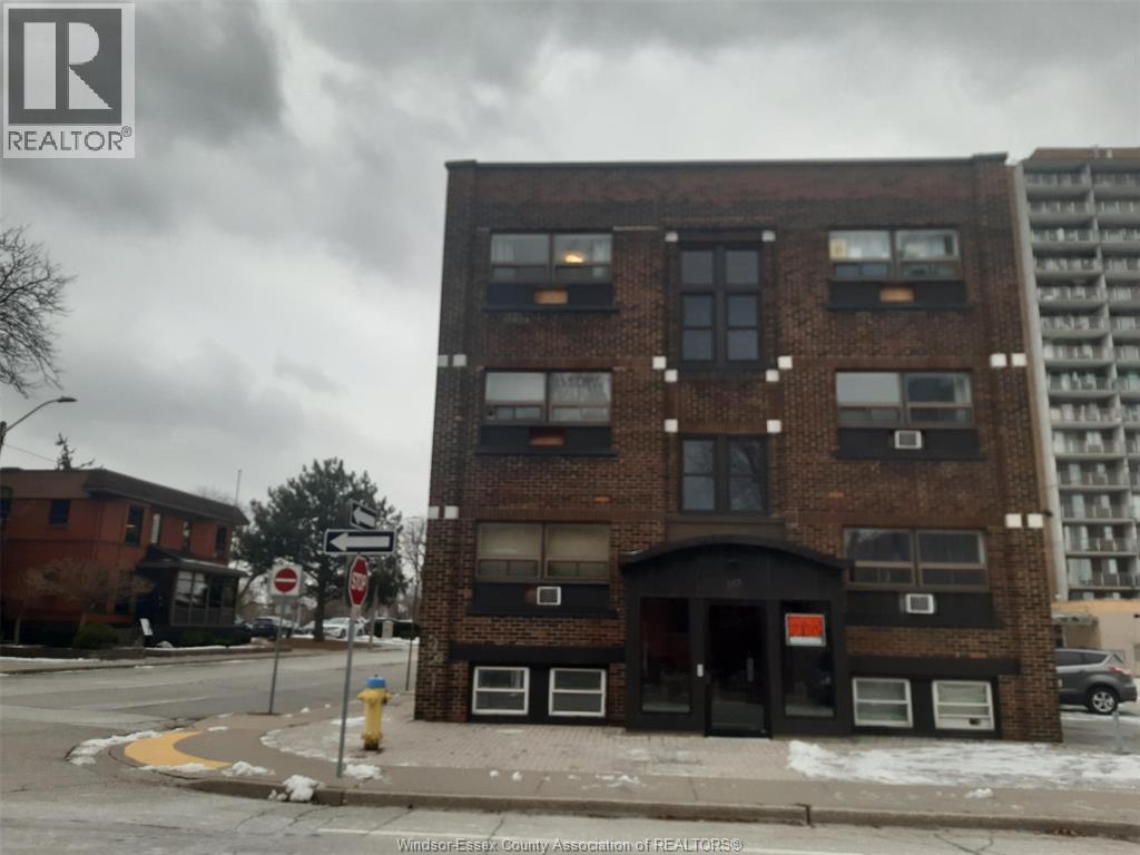 Multi-family — 147 Janette Avenue, Windsor, Ontario