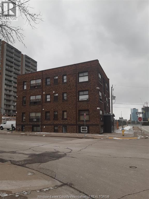 147 Janette Avenue, Windsor — photograph 3