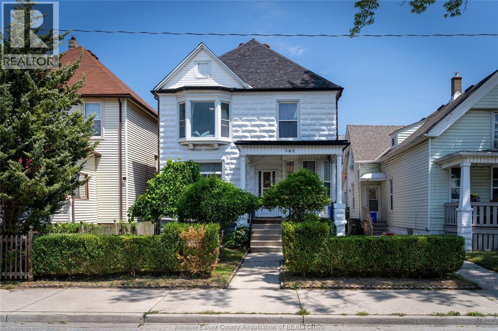 562 Dougall, Windsor — photograph 2
