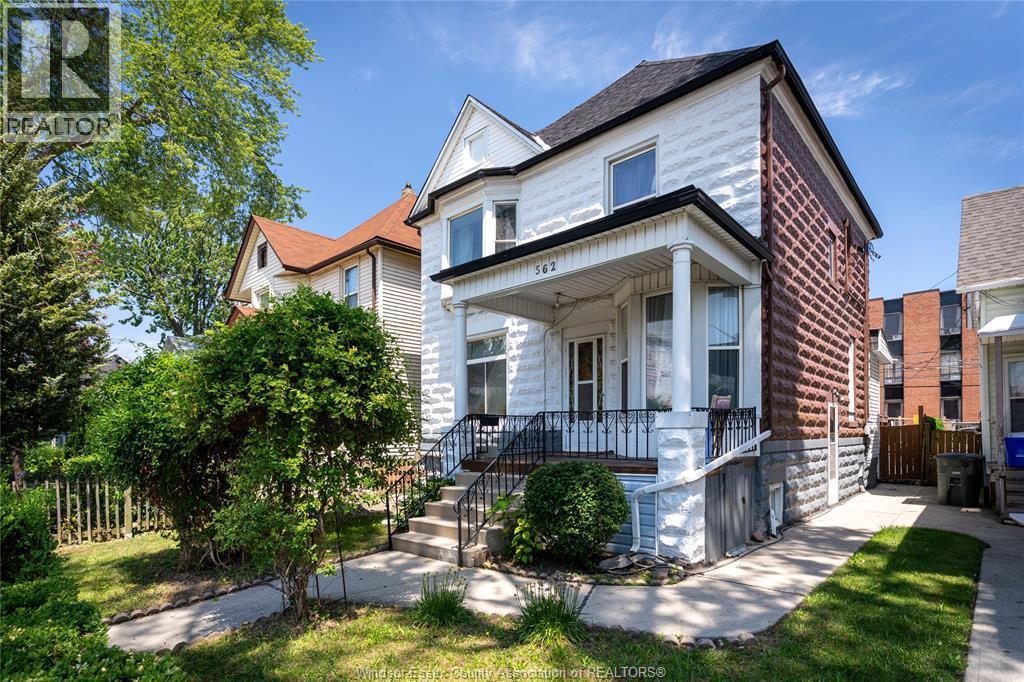562 Dougall, Windsor — photograph 3