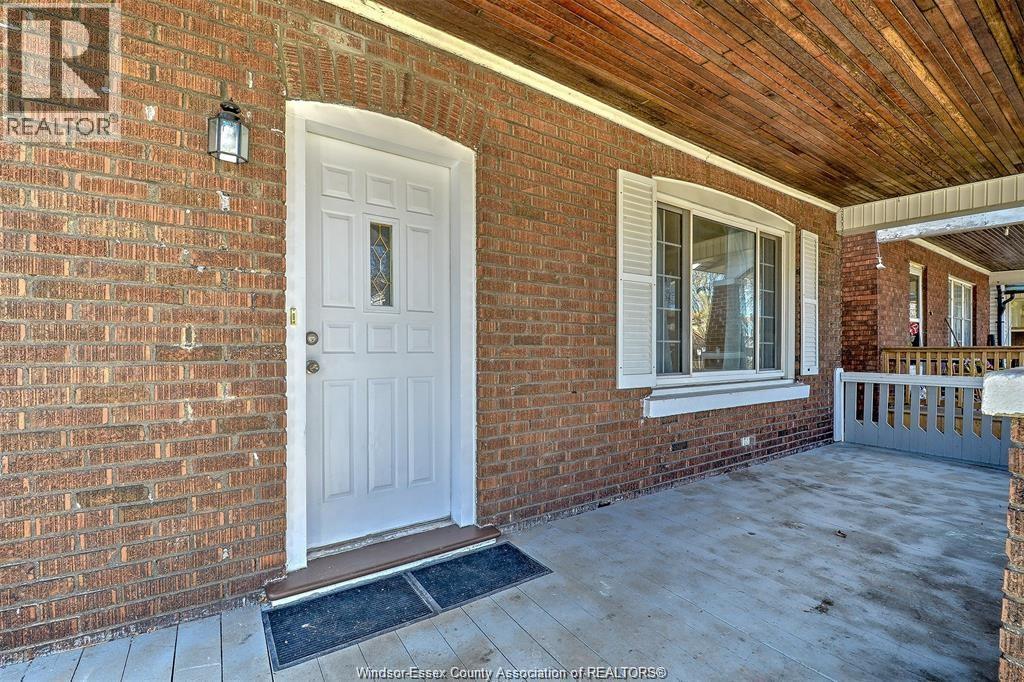 1557 Lincoln, Windsor — photograph 2