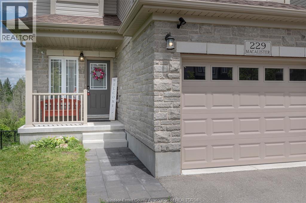 229 MacAlister Boulevard, Guelph — photograph 3